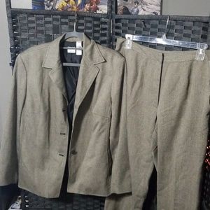 16w Emma James pant suit